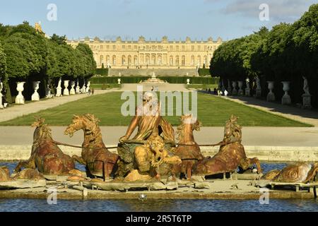 Frankreich, Yvelines, Versailles, Park des Schlosses von Versailles, das von der UNESCO zum Weltkulturerbe erklärt wurde, Apollo Becken, Apollo und sein Wagen Stockfoto