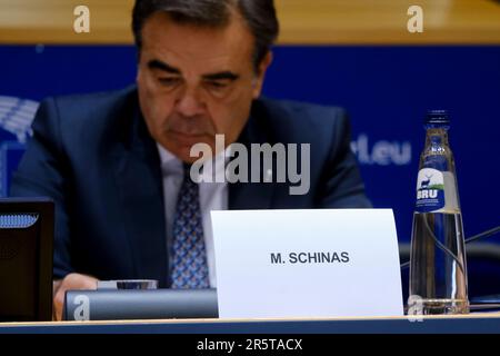 Brüssel, Belgien. 05. Juni 2023. Margaritis SCHINAS, Vizepräsidentin der Europäischen Kommission, und Ylva JOHANSSON, EU-Kommissarin, nehmen am 5. Juni 2023 an einer LIBE des Ausschusses des Europäischen Parlaments in Brüssel, Belgien, Teil. Kredit: ALEXANDROS MICHAILIDIS/Alamy Live News Stockfoto