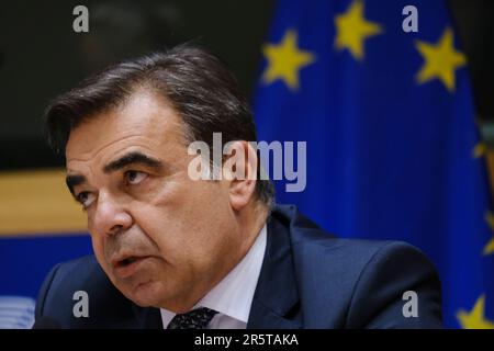 Brüssel, Belgien. 05. Juni 2023. Margaritis SCHINAS, Vizepräsidentin der Europäischen Kommission, und Ylva JOHANSSON, EU-Kommissarin, nehmen am 5. Juni 2023 an einer LIBE des Ausschusses des Europäischen Parlaments in Brüssel, Belgien, Teil. Kredit: ALEXANDROS MICHAILIDIS/Alamy Live News Stockfoto