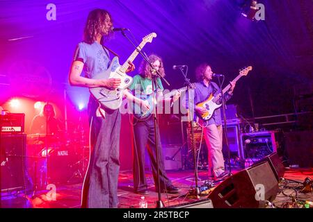 Brighton, City of Brighton & Hove, East Sussex, Großbritannien. Hutch tritt auf der TGE Beach Stage auf, dem Great Escape Festival 2023. 12. Mai 2023 Stockfoto