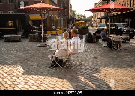 Aktivität auf Gansevoort Plaza im Meatpacking District in New York am Mittwoch, 31. Mai 2023. (© Richard B. Levine) Stockfoto