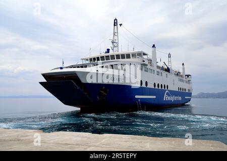 Axaios Ferry, Skala, Agizing, Saronische Inseln, Griechenland. Stockfoto