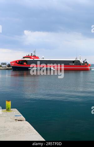 Hellenic Seaways Aero 2 Fast Ferry, Megaloxori, Agizing, Saronische Inseln, Griechenland. Stockfoto