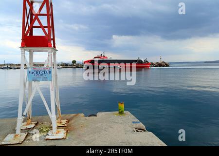 Hellenic Seaways Aero 2 Fast Ferry, Megaloxori, Agizing, Saronische Inseln, Griechenland. Stockfoto
