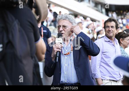 Nelson Monfort, Journalist des französischen Fernsehsenders France Television (FranceTV Sport), während des Grand-Slam-Tennisturniers French Open am 4. Juni 2023 im Roland-Garros-Stadion in Paris, Frankreich. Foto Victor Joly/DPPI – Foto: Victor Joly/DPPI/LiveMedia Stockfoto