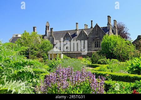 Cowbridge Physic Garden und das Alte Gymnasium, Tal von Glamorgan, South Wales. Stockfoto