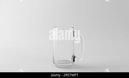 Leeres Klarglas mit Tröpfchen. Isoliert auf weißem Hintergrund.3D-Rendering. Stockfoto