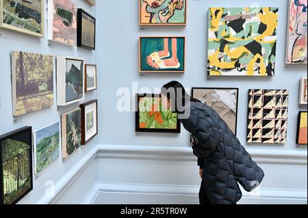 London, Großbritannien. 05. Juni 2023. London, Großbritannien. Presseansicht für die Sommerausstellung der Royal Academy of Arts, Piccadilly. Der britische Maler David Remfry RA übernimmt die Zügel als Ausstellungskoordinator. Die Sommerausstellung befasst sich mit dem Thema „nur Connect“, das aus dem berühmten Zitat in E.M Forsters „Howards End“ stammt. Kredit: michael melia/Alamy Live News Kredit: michael melia/Alamy Live News Stockfoto