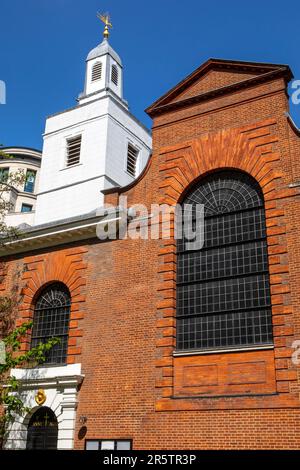 Das Äußere von St. Anne und St. Agnes Church, befindet sich in der Gresham Street in der City of London, Großbritannien. Stockfoto