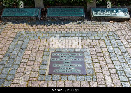 London, Vereinigtes Königreich - April 17. 2023: Eine Plakette, die den Gerüstplatz markiert, an dem bestätigte 125 Menschen hingerichtet wurden. Sie befindet sich in den Trinity Square Gardens in der Stockfoto