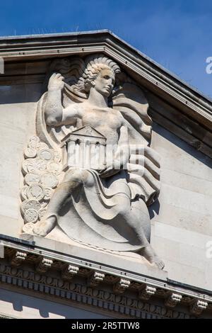 London, Vereinigtes Königreich - April 17. 2023: Außenansicht des prächtigen Gebäudes der Bank of England in der City of London, Vereinigtes Königreich. Stockfoto