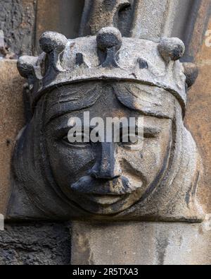 Nahaufnahme einer Skulptur an der Fassade der All Saints Church in der Stadt Maldon in Essex, Großbritannien. Stockfoto