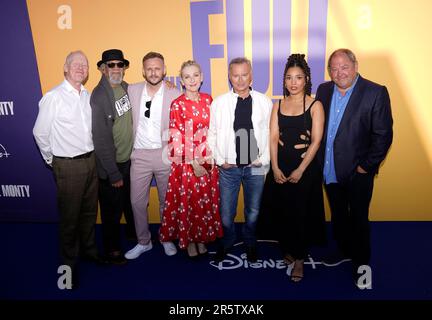 (Von links nach rechts) Steve Huison, Paul Barber, Wim Snape, Lesley Sharp, Robert Carlyle, Talitha Wing und Mark Addy nehmen an der britischen Premiere zum Vollmond im Leadmill in Sheffield Teil. Foto: Montag, 5. Juni 2023. Stockfoto