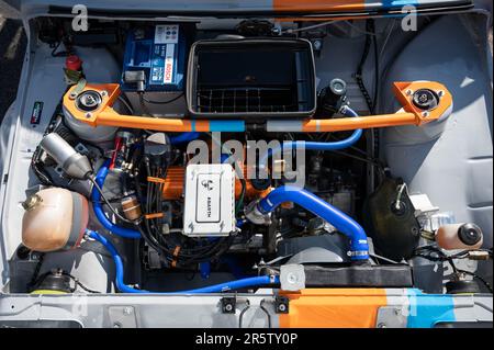 Detail eines alten Abarth-Wettkampfmotors, der in seinem Auto restauriert wurde Stockfoto