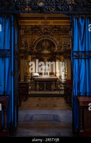 Detail eines kleinen Altars in der Basilika de la Merce in Barcelona Stockfoto