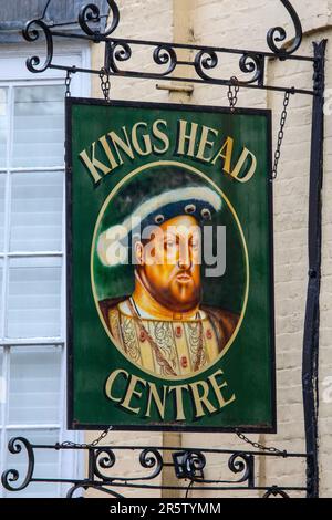 Essex, Großbritannien - März 24. 2023: Kings Head Centre Hinweisschild an der Außenseite eines Gebäudes in der Stadt Maldon in Essex, Großbritannien. Stockfoto