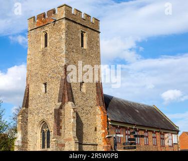 Der Turm von St. Peters Church in der Stadt Maldon in Essex, Großbritannien. Der Turm ist jetzt Teil der Thomas Plumes Library und des Maeldune Heritage Centre. Stockfoto