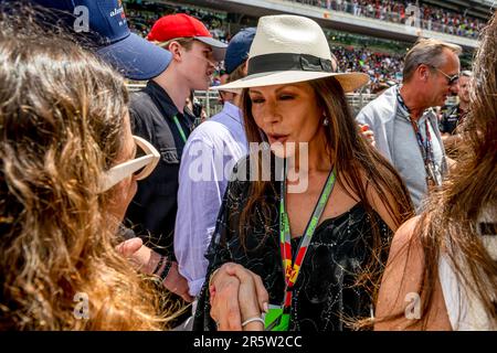 Barcelona, Spanien. 04. Juni 2023. CIRCUIT DE BARCELONA-CATALUNYA, SPANIEN - 04. JUNI: Catherine Zeta-Jones während des spanischen Grand Prix auf dem Circuit de Barcelona-Catalunya am 04. Juni 2023 in Montmelo, Spanien. (Foto: Michael Potts/BSR Agency) Kredit: BSR Agency/Alamy Live News Stockfoto