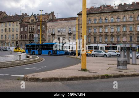 Budapest, Ungarn - 15. April 2023 ein Spaziergang durch budapests Nachmittagsstraßen Stockfoto