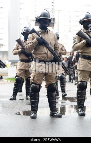 Salvador, Bahia, Brasilien - 07. September 2022: Soldaten der Militärpolizei von Bahia warten auf den Beginn der Parade i zum brasilianischen Unabhängigkeitstag Stockfoto