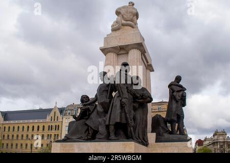 Budapest, Ungarn - 15. April 2023 das istvan tisza-Denkmal zu Ehren eines Staatsmanns vor dem budapester parlament Stockfoto