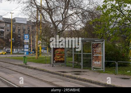 Budapest, Ungarn - 15. April 2023 die ruhige Stille bei der Erkundung eines leeren Busbahnhofs in budapest Stockfoto