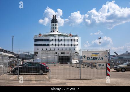 Festgemachte M/S Isabelle Kreuzfahrtfähre der Tallink Shipping Company, die als vorübergehende Unterkunft für ukrainische Flüchtlinge im Hafen von Tallinn, Estland, genutzt wird Stockfoto