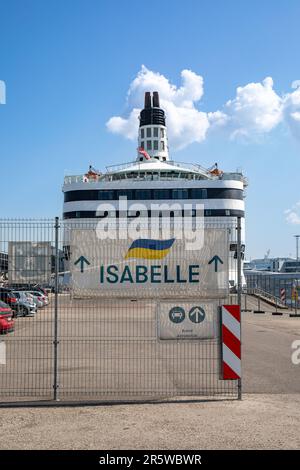 Festgemachte Kreuzfahrtfähre M/S Isabelle von Tallink Shipping Company als vorübergehende Unterkunft für ukrainische Flüchtlinge im Hafen von Tallinn, Estland Stockfoto