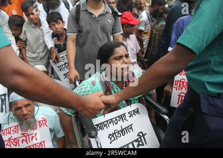 Dhaka Bangladesch 04may2023, körperbehinderte Bühnendemonstration in Shahbagh in der Stadt am Sonntag Presse für ihre 11 Punkte Forderung einschließlich und Increre Stockfoto