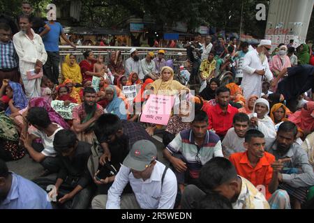 Dhaka Bangladesch 04may2023, körperbehinderte Bühnendemonstration in Shahbagh in der Stadt am Sonntag Presse für ihre 11 Punkte Forderung einschließlich und Increre Stockfoto