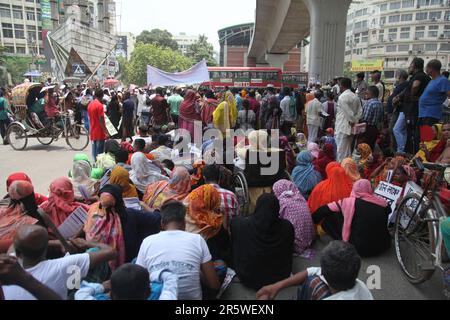 Dhaka Bangladesch 04may2023, körperbehinderte Bühnendemonstration in Shahbagh in der Stadt am Sonntag Presse für ihre 11 Punkte Forderung einschließlich und Increre Stockfoto