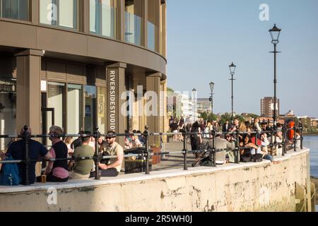 Riverside Studios Eingang, Queen Caroline Street, Hammersmith, London, W6, England, Großbritannien Stockfoto