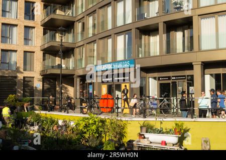 Riverside Studios Eingang, Queen Caroline Street, Hammersmith, London, W6, England, Großbritannien Stockfoto