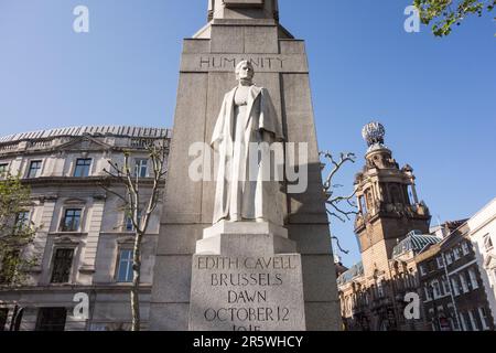 Statue von Edith Cavell, von George Frampton, St. Martin's Place, London, England, UK Stockfoto