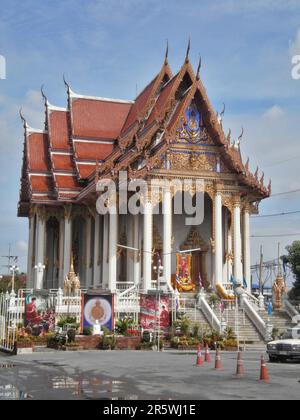 Bangkok, Thailand - August 22. 2010 : Fokus auf einem buddhisten Tempel in einem Slum, nahe dem Don Mueang Airport (DMG). Stockfoto