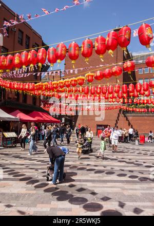 Rote Papierlaternen auf Newport Place in Chinatown, Soho, im Zentrum von London, England, Großbritannien Stockfoto