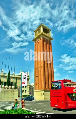 Barcelona, Spanien - August 17. 2014 : der venezianische Turm wurde von Ramon Reventós entworfen und für die Ausstellung 1929 erbaut. Es liegt am Plaza d'Espanya. Stockfoto