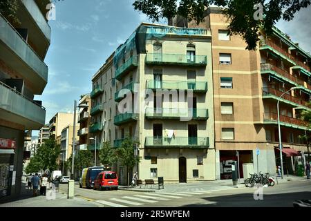 Barcelona, Spanien - August 17. 2014 : Fokus auf einer Wohnstraße. Barcelona ist eine Stadt, die bei Touristen sehr beliebt ist. Stockfoto