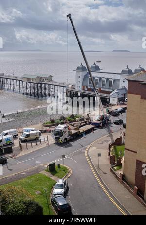 Der Rat arbeitet an der Esplanade Penarth South Wales Stockfoto