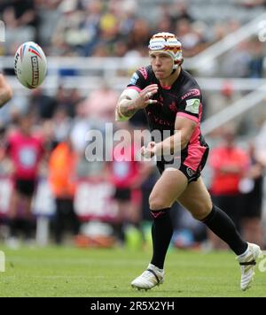 Huddersfield Giants' Theo Fages während des Betfred Super League-Spiels zwischen St. Helens und Huddersfield Giants in St. James's Park, Newcastle, Sonntag, den 4. Juni 2023. (Foto: Mark Fletcher | MI News) Guthaben: MI News & Sport /Alamy Live News Stockfoto