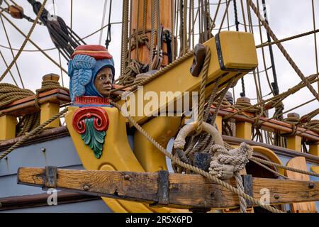 Nachbau des Schiffs Kalmar Nyckel aus Wilmington, Delaware, legte bei einem Besuch von Long Wharf in Cambridge, Maryland, USA, an. Stockfoto