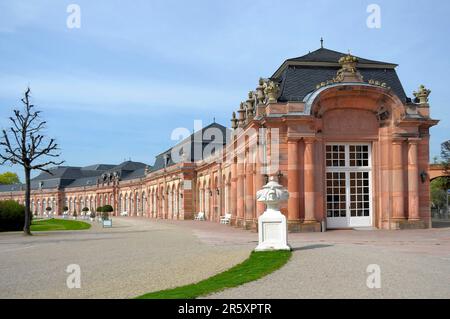 Schloss Schwetzingen im Frühling, im Schlossgarten Stockfoto