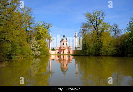 Schwetzingen, im Frühling, Moschee im Schlossgarten, See, Moschee im Schlosspark Stockfoto