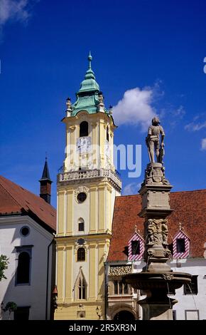 Bratislava (Pressburg), Slowakei, Rolandbrunnen und Altes Rathaus auf dem Hauptplatz Stockfoto