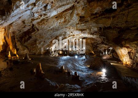 Stalagmiten, Stalaktiten, Kalksteinablagerungen, Lipa-Höhle, Lipska pecina, Cetinje, Montenegro Stockfoto