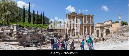 Celsus-Bibliothek, direkt am Südtor der Agora, alte Stadt Ephesus, Efes, Provinz Izmir, Türkei Stockfoto