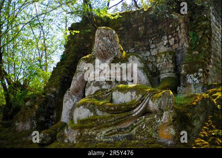 Skulptur von Neptun, Sacro Bosco Park, Bomarzo, Lazio, Parco dei Mostri, Heiliger Wald, Park der Monster, Italien Stockfoto