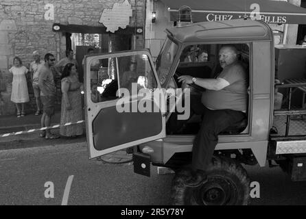 Alte Feuerwehr bei den Feierlichkeiten zum Bastille-Tag, Salviac, Lot-Abteilung, Frankreich Stockfoto