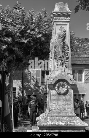 Feierlichkeiten zum Bastille-Tag im Kriegsdenkmal, Salviac, Lot Department, Frankreich Stockfoto