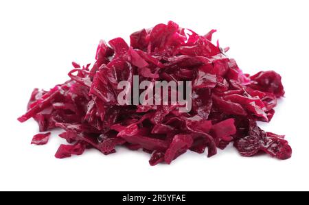 Ein Haufen leckerer Rotkohl-Sauerkraut, isoliert auf weiß Stockfoto